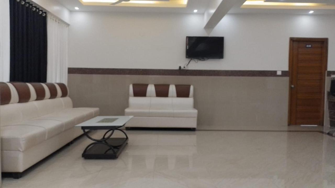 Dwarka Lodging & Boarding Mulki Ngoại thất bức ảnh