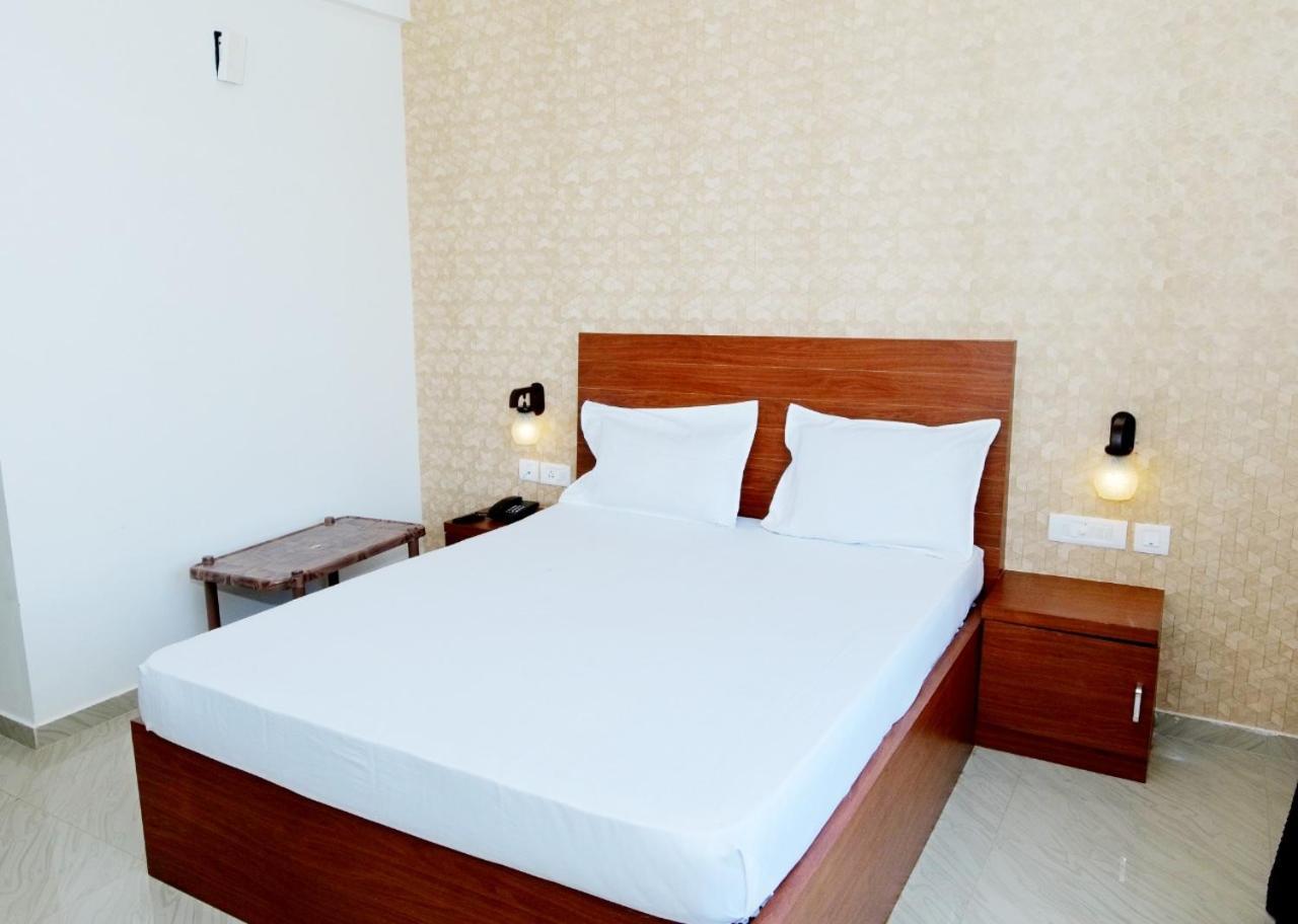 Dwarka Lodging & Boarding Mulki Ngoại thất bức ảnh