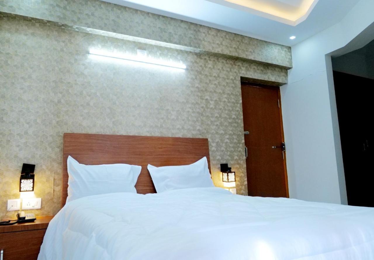 Dwarka Lodging & Boarding Mulki Ngoại thất bức ảnh