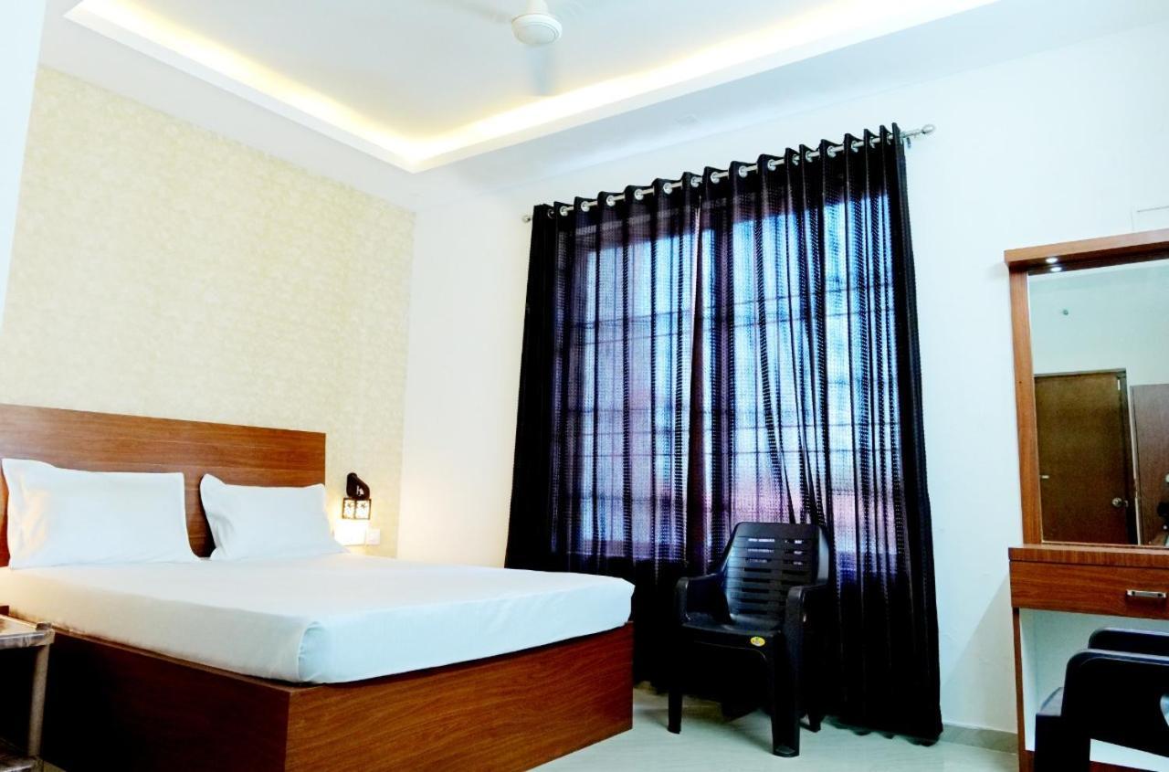 Dwarka Lodging & Boarding Mulki Ngoại thất bức ảnh