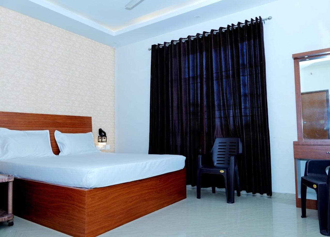 Dwarka Lodging & Boarding Mulki Ngoại thất bức ảnh